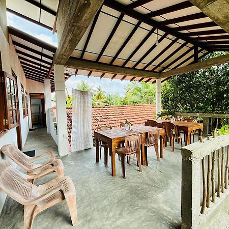 Sanithu Homestay And Villa Galle Esterno foto