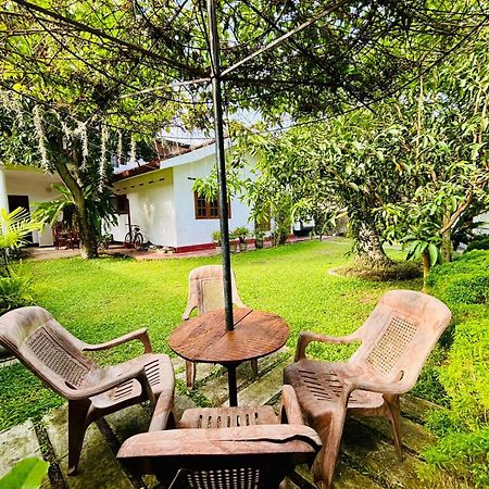 Sanithu Homestay And Villa Galle Esterno foto