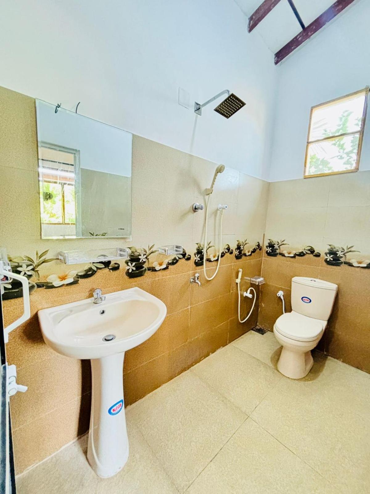 Sanithu Homestay And Villa Galle Esterno foto