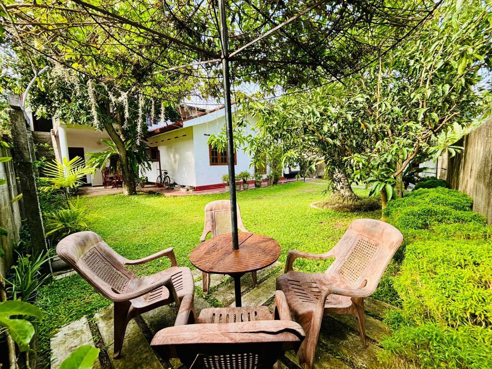 Sanithu Homestay And Villa Galle Esterno foto