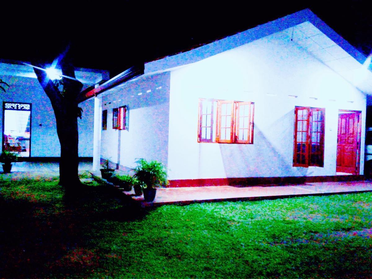 Sanithu Homestay And Villa Galle Esterno foto